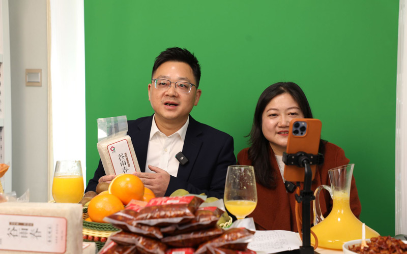 “枝江优品我代言”金秋电商促消费活动现场