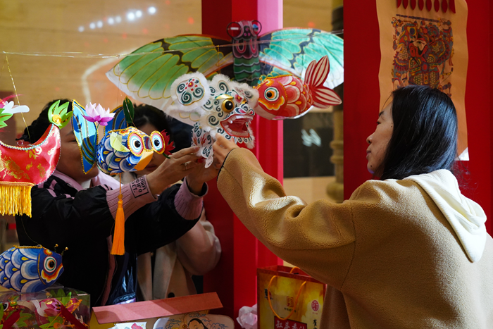 展销区潍坊展台。申震摄