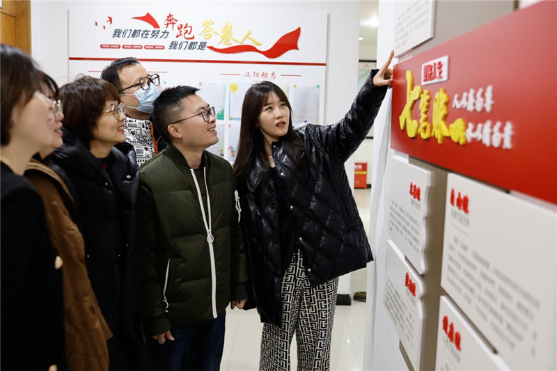 干部职工学习清廉文化。