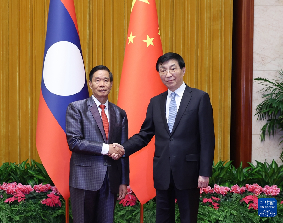 1月22日,中共中央政治局常委、全国政协主席王沪宁在北京会见老挝人民革命党中央政治局委员、建国阵线中央委员会主席辛拉冯。新华社记者 王晔 摄