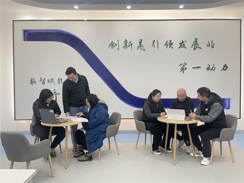 云程QC小组成员开展研讨。
