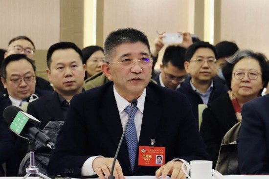 上海市政协常委、文体卫生体育委员会副主任陈海波在发言。王文娟 摄