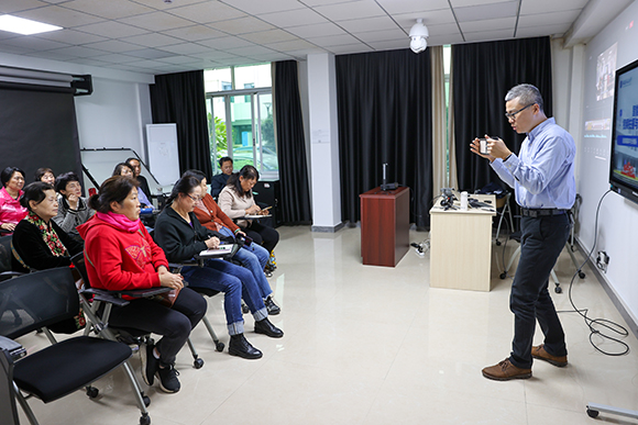 福建开放大学（福建老年开放（互联网）大学）手机摄影课现场
