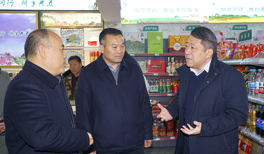 调研组在“知音便民综合服务站”现场办公
