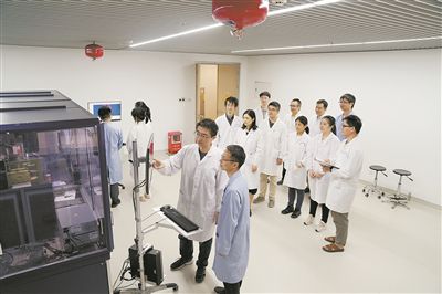 图为华南理工大学前沿软物质学院科研教学场景。华南理工大学供图