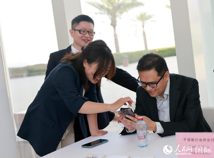 招聘会场景。人民网记者 管克江摄