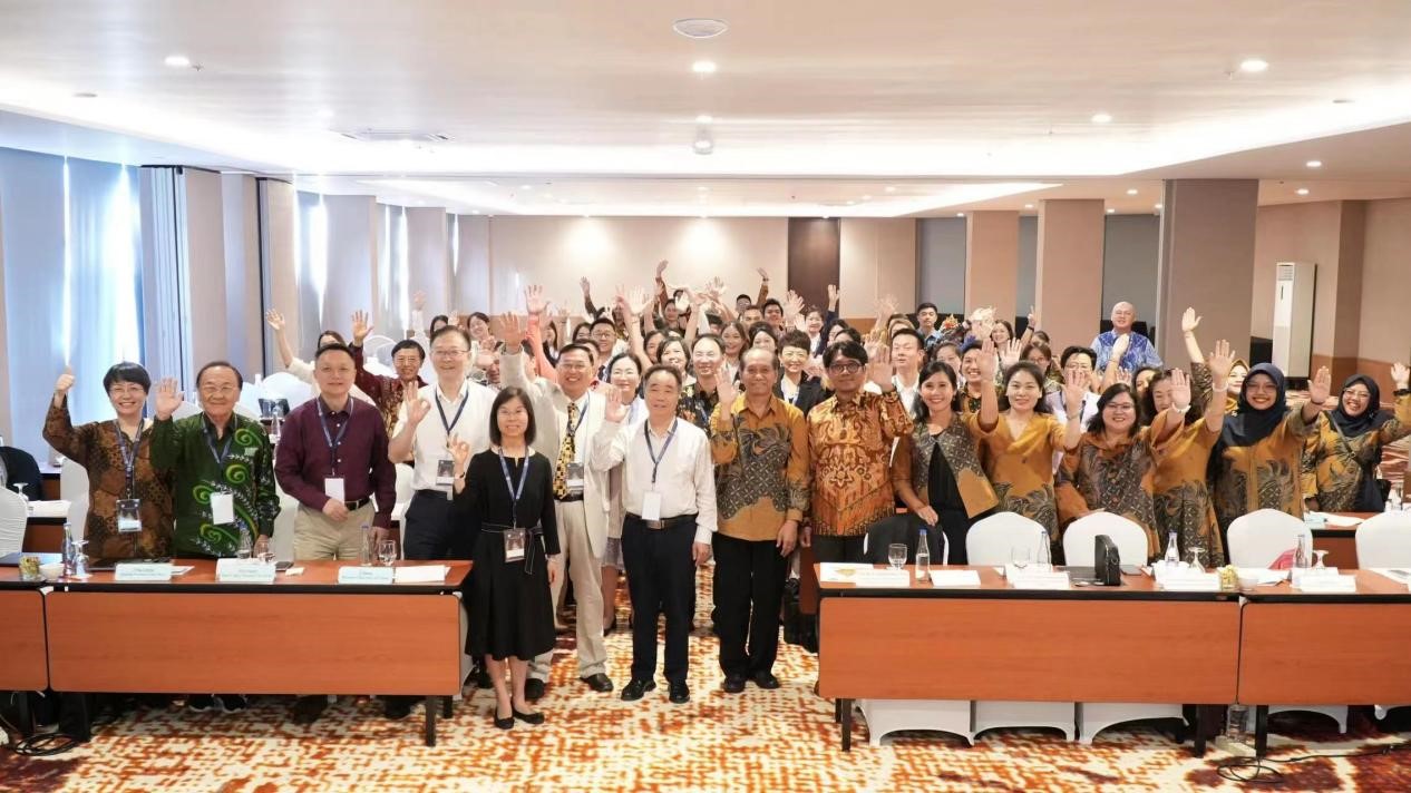 会议代表合影。印尼三一一大学孔子学院供图