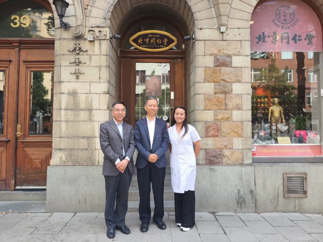 涓鍥介┗鐟炲吀澶т娇宕旂埍姘戜笌鐟炲吀鍖椾含鍚屼粊鍫傚伐浣滀汉鍛樺悎褰便備腑鍥介┗鐟炲吀澶т娇棣嗕緵鍥