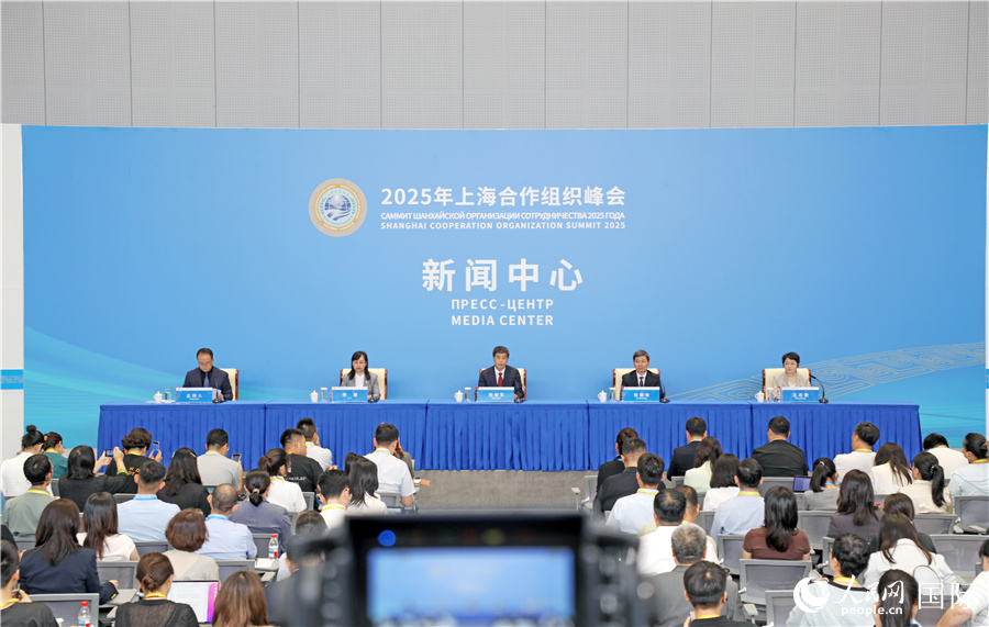 2025骞翠笂鍚堢粍缁囧嘲浼氶栧満涓撳満鍚归庝細鐜板満銆備汉姘戠綉璁拌 璧电泭鏅鎽