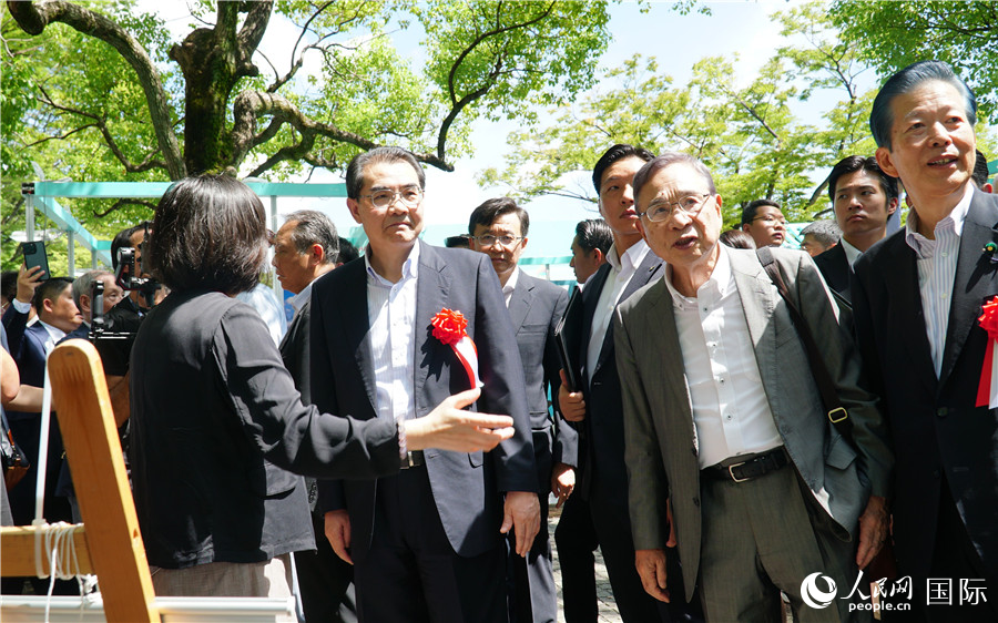 鍚存睙娴╁ぇ浣垮悓鍢夊惧叡鍚屽贰灞曘傝拫鏅撹景鎽