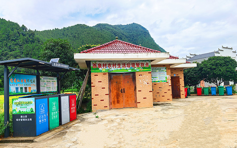 湖北省垃圾分类试点村。程思摄
