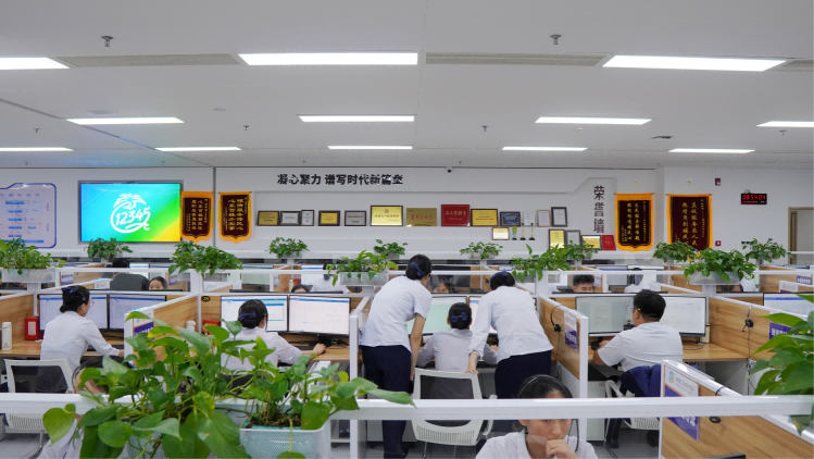 海南12345热线服务大厅。海南省营商环境建设厅供图