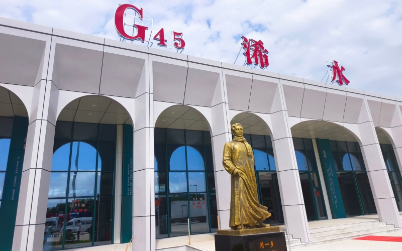 湖北交投大广北高速5对服务区、停车区焕新迎“双节。
