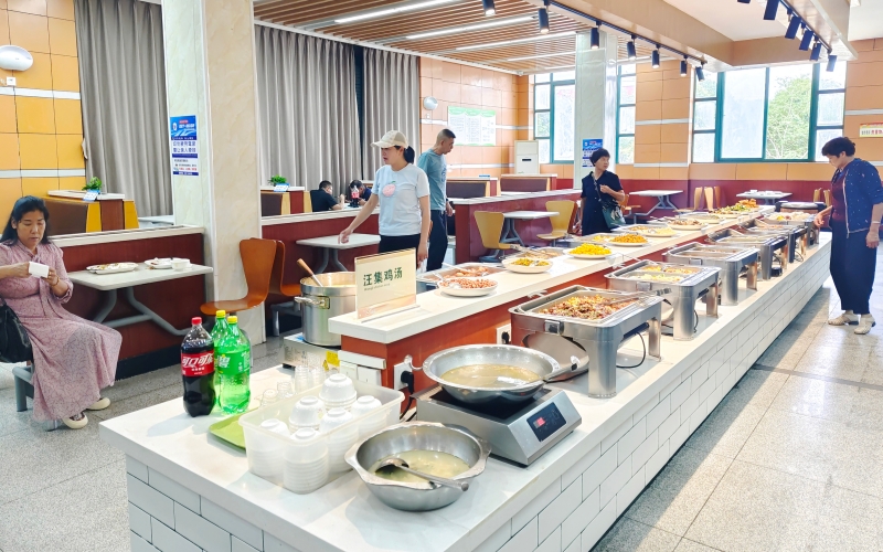 湖北交投大广北高速5对服务区、停车区焕新迎“双节。
