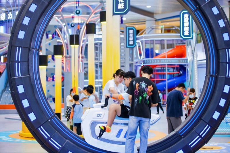 1、弹力梦工厂华南首店在海口日月广场开业。.jpg