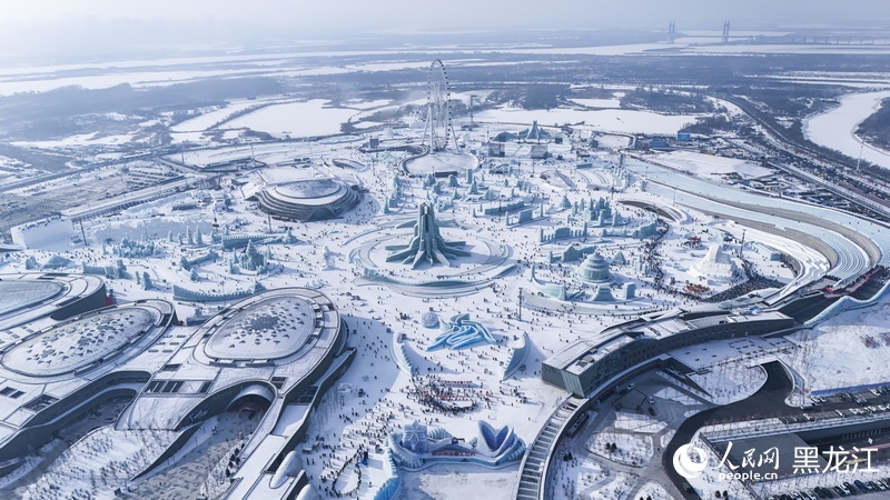 第二十六届哈尔滨冰雪大世界全景（资料图）。人民网记者 张哲鑫摄